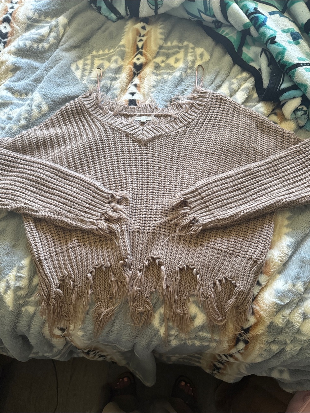 Love Tree Frayed Hem V-Neck Sweater in Taupe